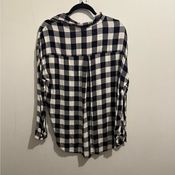 ❤️Hollister Black and White plaid button down - Picture 3 of 3